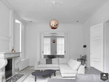 Lichte woonkamer in rijksmonument met Carrara marmer en designklassiekers-Studio Niels-alle,Ambachtelijk detail,Carrara marmer,Interieurontwerp,Licht en ruimtelijk,Moderne mix,Monumentaal,Rijksmonument,Woonkamer-Lichte woonkamer in rijksmonument | Studio Niels-OBLY
