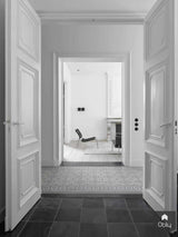 Lichte woonkamer in rijksmonument met Carrara marmer en designklassiekers-Studio Niels-alle,Ambachtelijk detail,Carrara marmer,Interieurontwerp,Licht en ruimtelijk,Moderne mix,Monumentaal,Rijksmonument,Woonkamer-Lichte woonkamer in rijksmonument | Studio Niels-OBLY