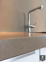 Lichte woonkeuken in zomers woonhuis in Domburg-Grego Design Studio-alle,Keuken,lichte woonkeuken,maatwerk interieurdesign,maatwerk kustinterieur,moderne keuken aan zee,stijlvolle kustwoning,wit zand grijs interieur,Zeeuwse woonstijl,zomers woonhuis Domburg-Lichte woonkeuken in Domburg | Grego Design Studio-OBLY