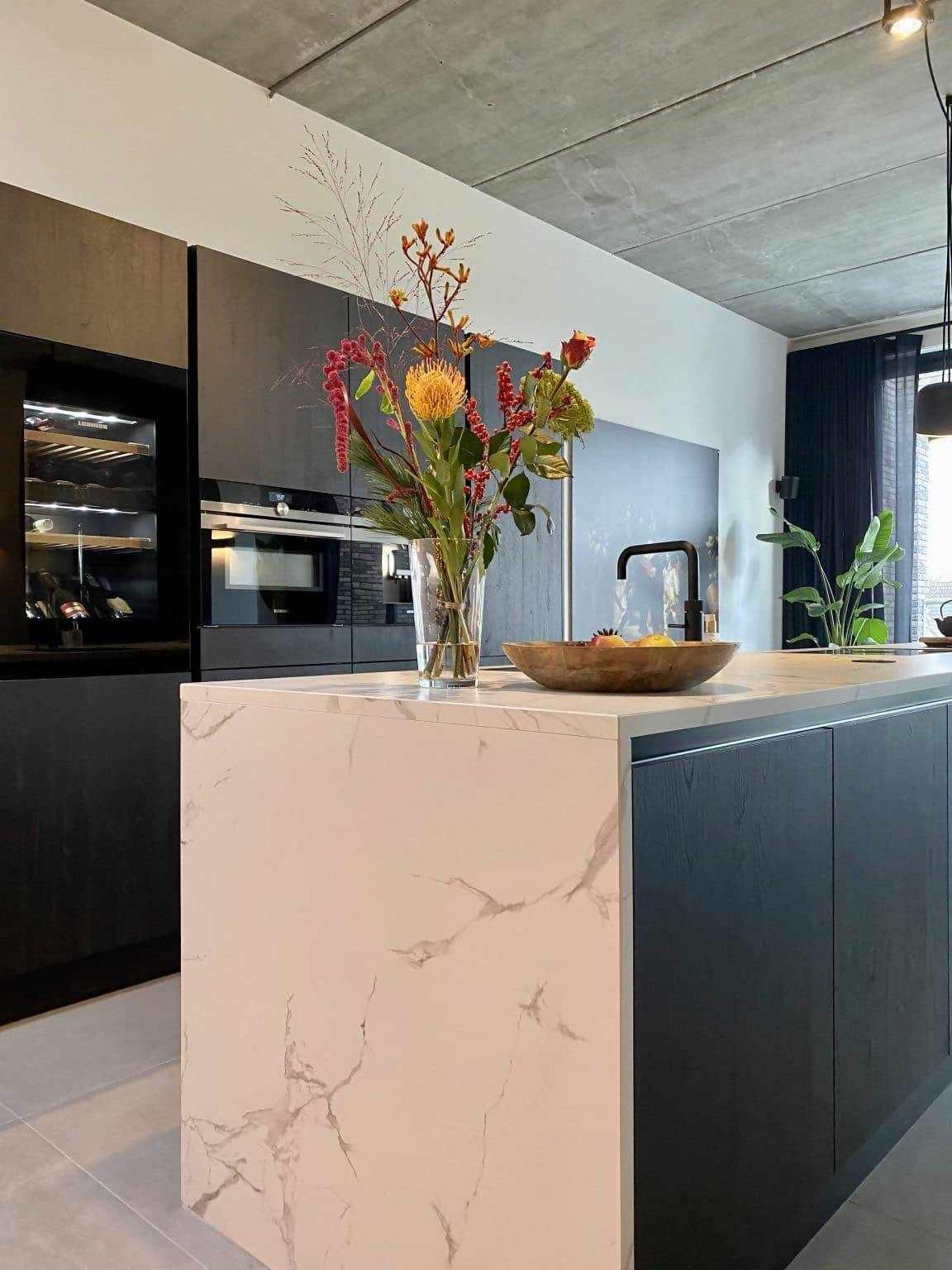 Luxe Loft interieur-Lifs Interior Design-Industriële keuken,Industriële loft,Interieur inspiratie,keuken,Loft appartement,Loft badkamer,Luxe loft interieur,Luxe wonen,Marmer keukenblad,Moderne loft inrichting,Stalen deur interieur-Interieur indeling, ontwerp en realisering luxe loft-OBLY