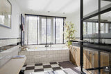 Luxe badkamer in de Vondelstraat met zwart-wit contrast-Bricks / Studio-alle,Badkamer,Hotel chique badkamer,Inloopdouche design,Luxe badkamer Amsterdam,Maatwerk badkamer meubel,Moderne badkamer design,Zwart wit badkamer stijl-Luxe badkamer Vondelstraat Amsterdam | BRICKS-OBLY