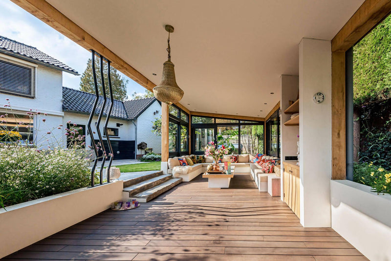 Luxe houten tuinhuis met zwembad-TIM Exclusive Gardens-tuin-OBLY