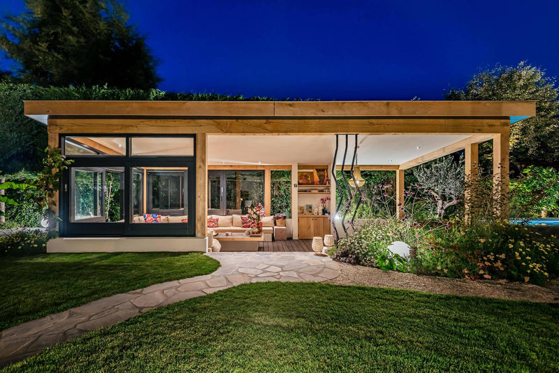 Luxe houten tuinhuis met zwembad-TIM Exclusive Gardens-tuin-OBLY