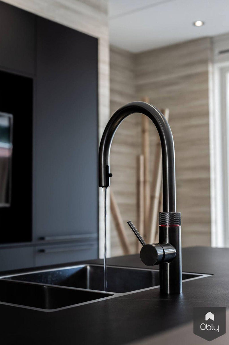 Luxe zwarte keuken met TV-Keukenstudio Stormink-alle,Keuken-OBLY