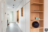 Maatwerk kast van berken multiplex en eiken fineer-Studio Jasper-alle,Entree hal trap-OBLY