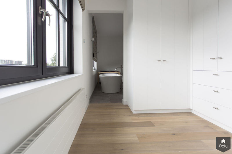 Maatwerk kasten tussen de badkamer en slaapkamer.-Stefan Martens-alle,Slaapkamer-OBLY