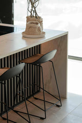Maatwerk keuken warme scandinavische stijl-Elke Speck interieurontwerp-eiken keuken details,Houten details,Interieur,keuken,Keukeneiland,keukeneiland op maat,lattenwand keuken,lichte woonkeuken,maatwerk keukenontwerp,marmeren keukenblad,minimalistische keukenstijl,warme Scandinavische keuken-Maatwerk keuken warme Scandinavische stijl-OBLY