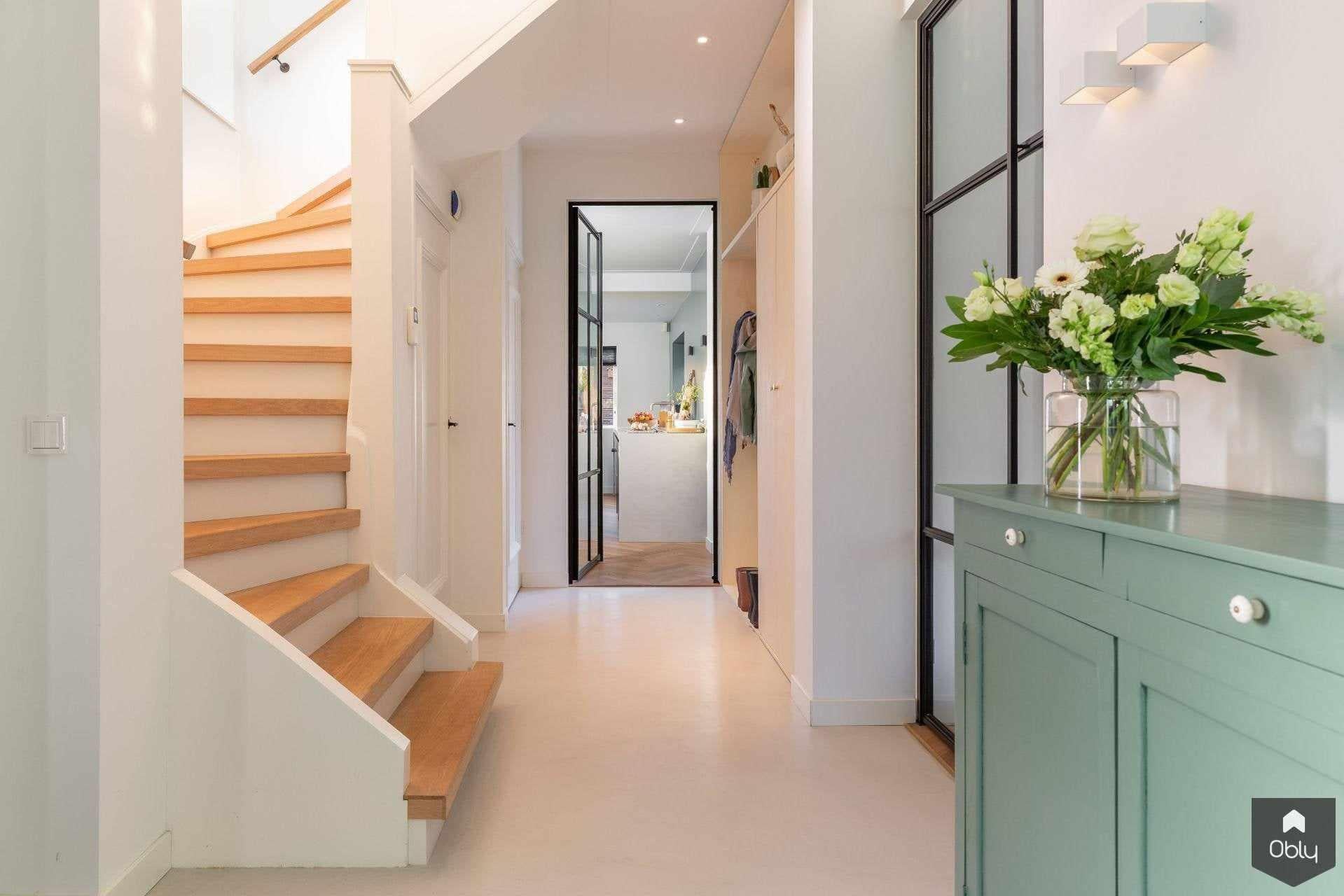 Massief eiken traprenovatie jaren 30 villa-Content Traprenovatie-alle,Entree hal trap,entreehal,houteninterieur,jaren30villa,klassiekevilla,maatwerkkast,massiefeiken,traprenovatie,whitewashtrap-OBLY