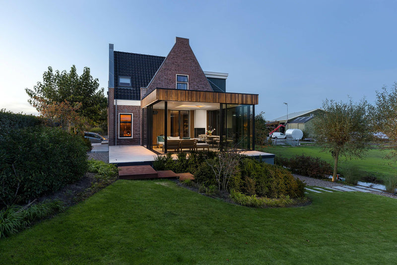 Minimalistische schuifpuien vrijstaande dijkwoning-Busscher Serrebouw-Aanbouw-Minimalistische schuifpuien vrijstaande dijkwoning-OBLY