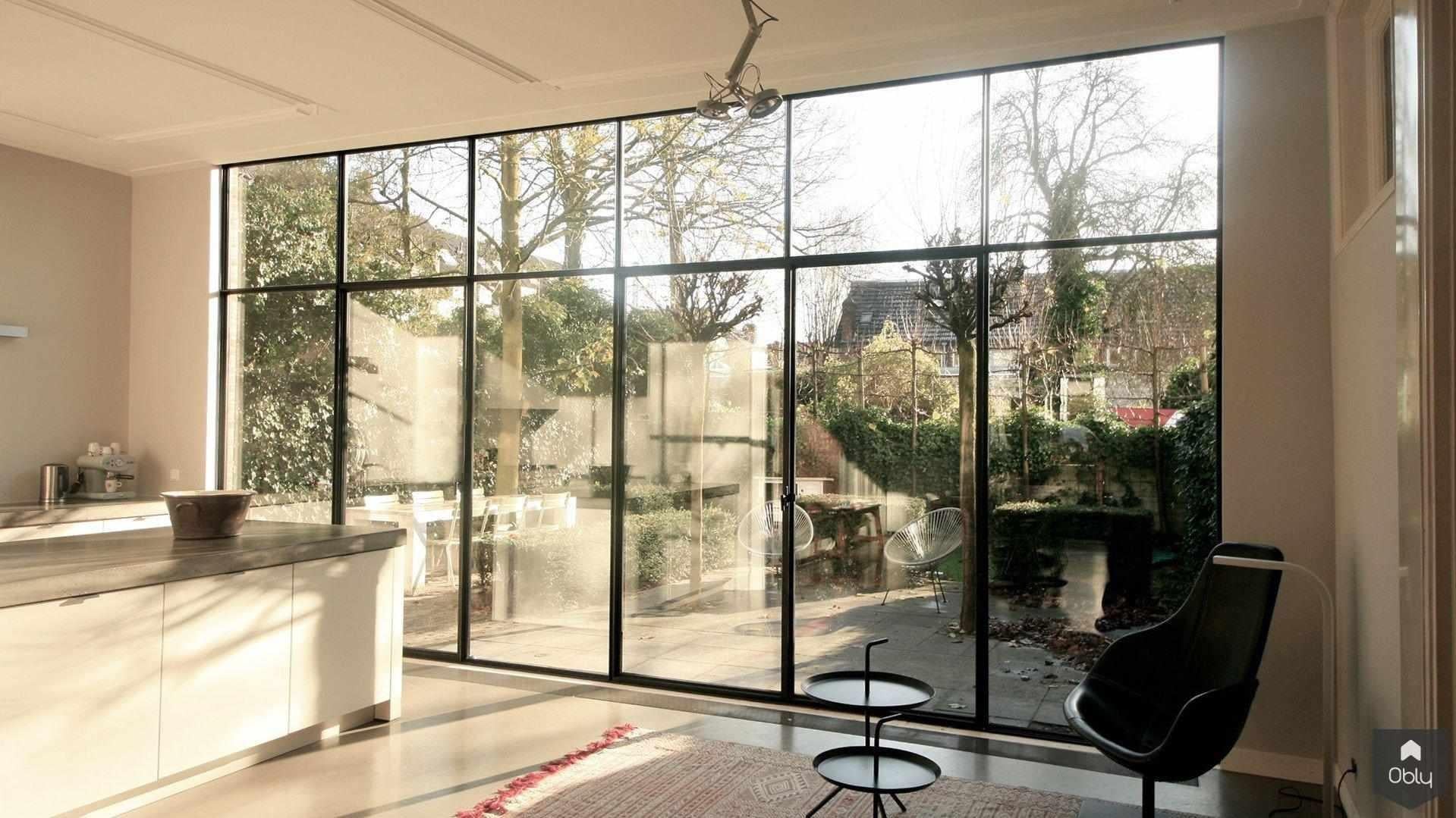 Minimalistische stalen pui in jaren 20 woning-DdP-Architectuur-alle,Keuken,keuken met lichtinval,lichte woonkamer,moderne keuken,open keuken woonkamer,woonkamer met veel licht-OBLY