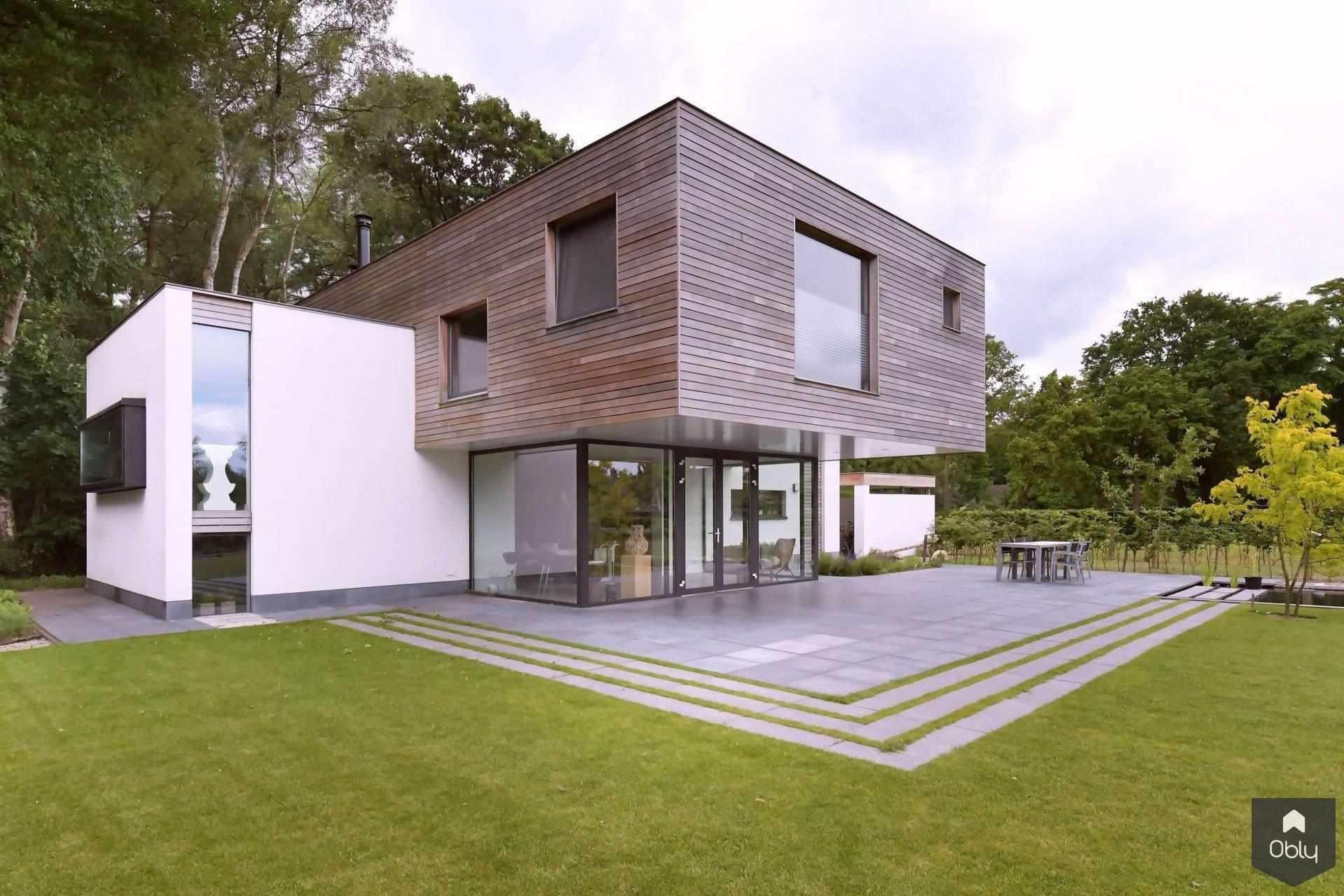 Minimalistische villa-Spanjers Architect-alle,eigentijdse woning,Exterieur vrijstaand,hout en wit,minimalistische villa,moderne architectuur,strakke lijnen,villa ontwerp,Vrijstaand-OBLY