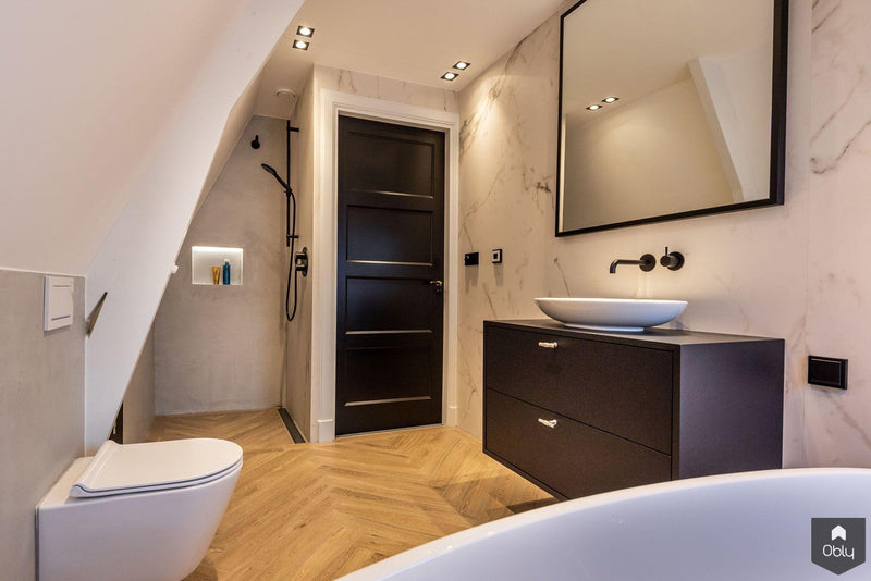Moderne badkamer met zwarte details en visgraat vloer-Kroekenstoel Excellence Design-alle,Badkamer-OBLY