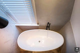 Moderne badkamer met zwarte details en visgraatvloer-Kroekenstoel Excellence Design-alle,Badkamer,luxe badkamer,moderne badkamer,stijlvolle badkamer,tijdloos interieur,zwarte badkamer details-Moderne badkamer met zwarte details | Kroekenstoel-OBLY