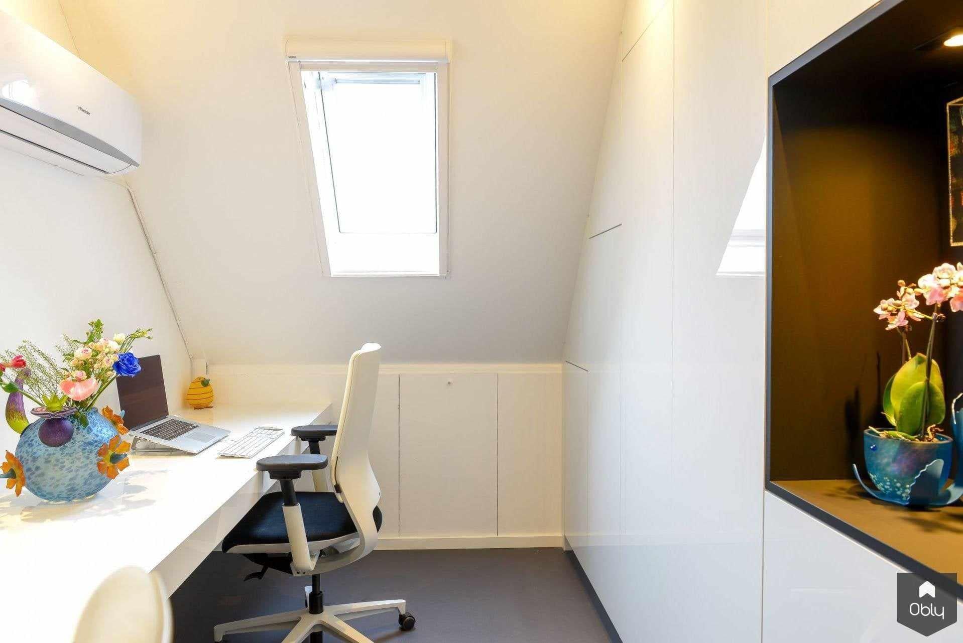 Moderne kantoorruimte in huis-Peggy Franssen Interieurontwerp-alle,Design werkplek,Interieur op maat,Licht en ruimtelijk,Moderne kantoorruimte,Opbergruimte op maat,Thuiswerkplek,Werk-privé balans,Woonkamer-OBLY