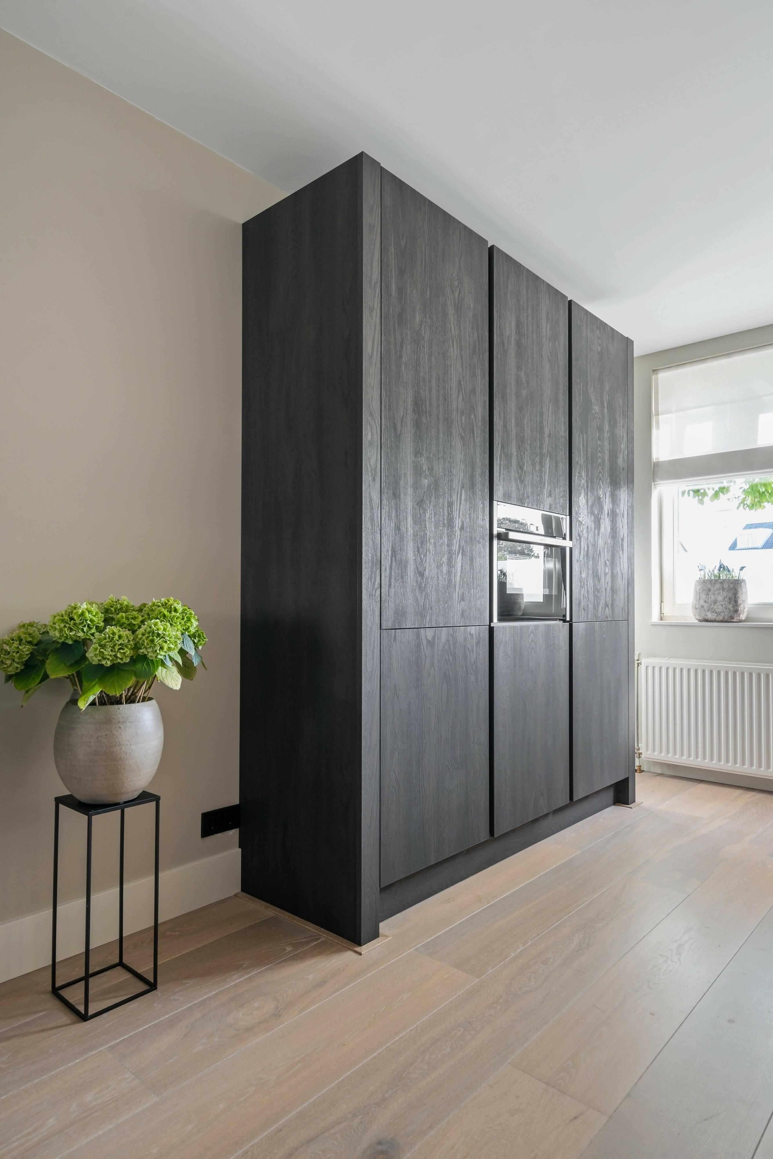 Moderne keuken met houtlook-Keukenstudio Stormink-Keuken-OBLY