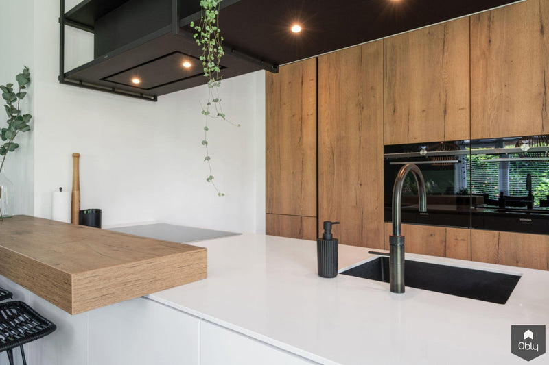Moderne keuken met zwarte accenten-Keukenstudio Stormink-alle,Keuken-OBLY