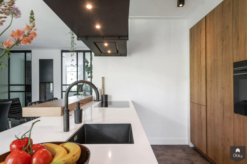 Moderne keuken met zwarte accenten-Keukenstudio Stormink-alle,Keuken-OBLY