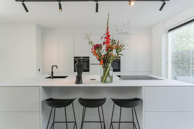 Moderne witte keuken-Mint Interieur-keuken-OBLY