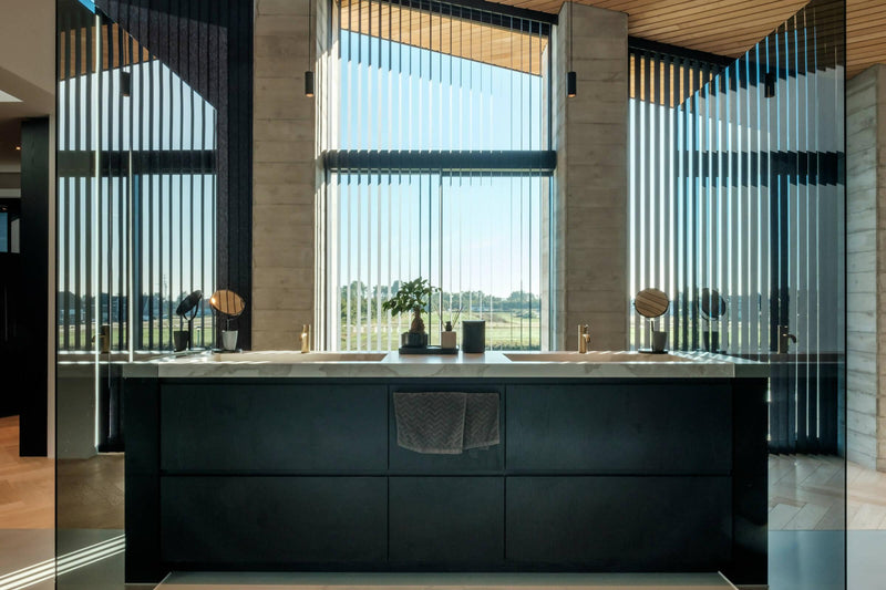 Mooi lijnenspel in villa-inrichting-Mint Interieur-woonkamer-OBLY