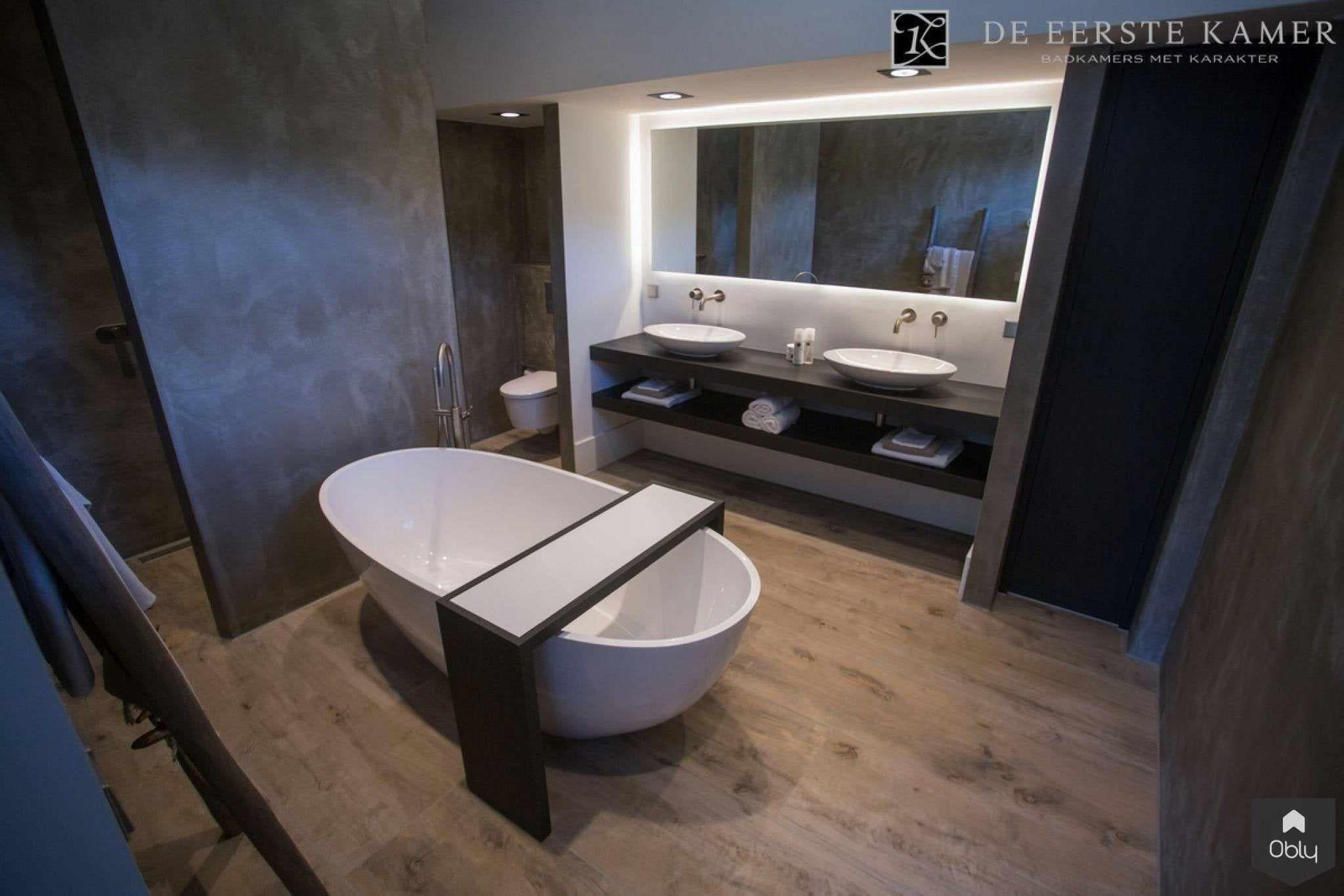 Mooie badkamer De Eerste Kamer-De Eerste Kamer-alle,Badkamer,beton cire badkamer,design badkamer,doorloopdouche,houtlook tegels,luxe badkamer,moderne badkamer,ruimtelijke badkamer,vrijstaand bad-OBLY