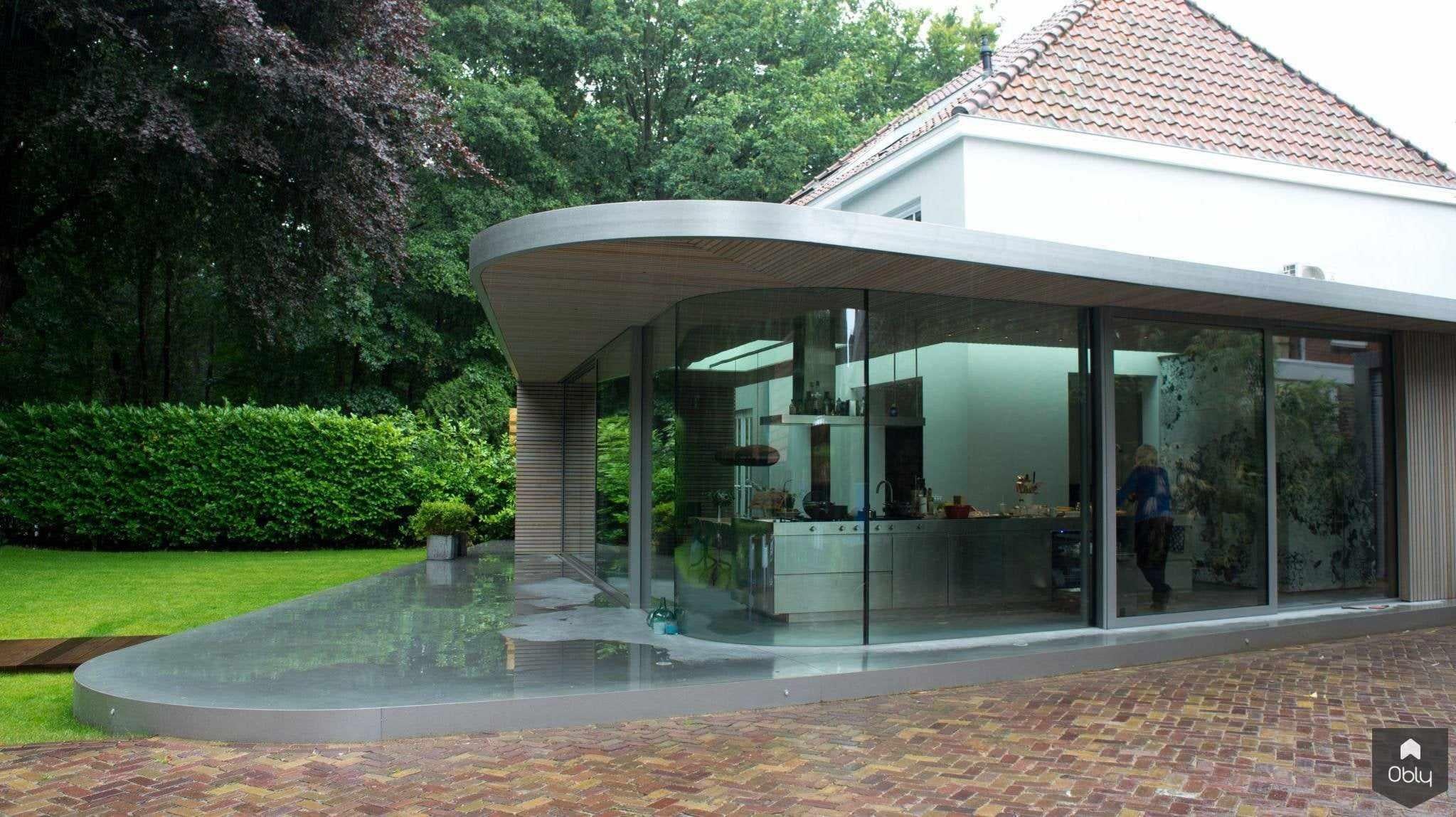 MoreFloors - Vrijstaande Villa met mooie combinatie woonbeton/ verouderde tapis visgraat vloer-MoreFloors-Aanbouw,alle,exterieur villa moderne vloer,interieur woonbeton vloer,keuken eiken visgraat vloer,woonkamer verouderde eiken vloer,woonkamer visgraat vloer-OBLY