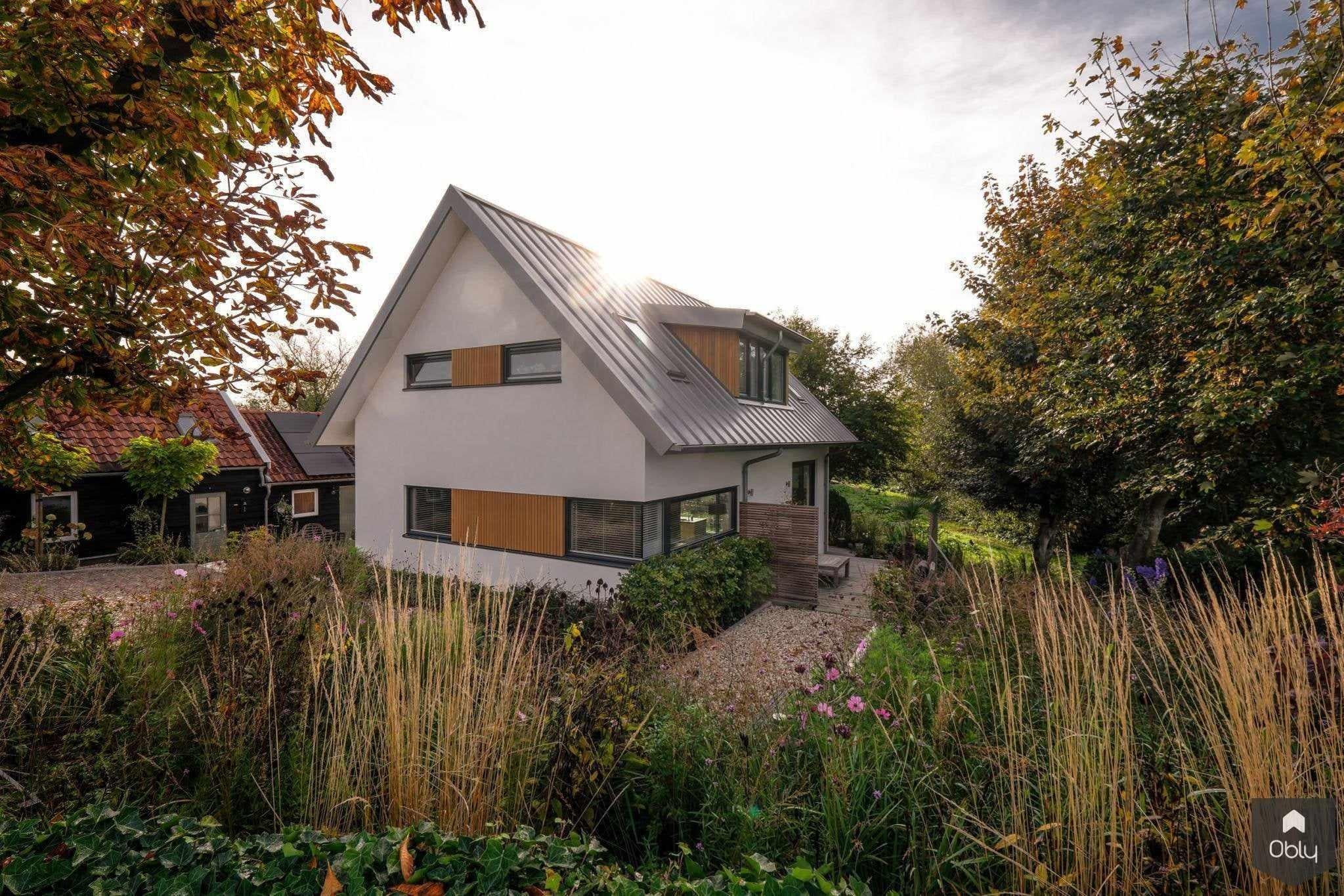 Nieuwbouw dijkwoning met split level-Van Os Architecten-alle,dijkwoning,Exterieur,Exterieur vrijstaand,grote tuin,hoogteverschil,moderne architectuur,split level woning,verticale houten gevel-OBLY