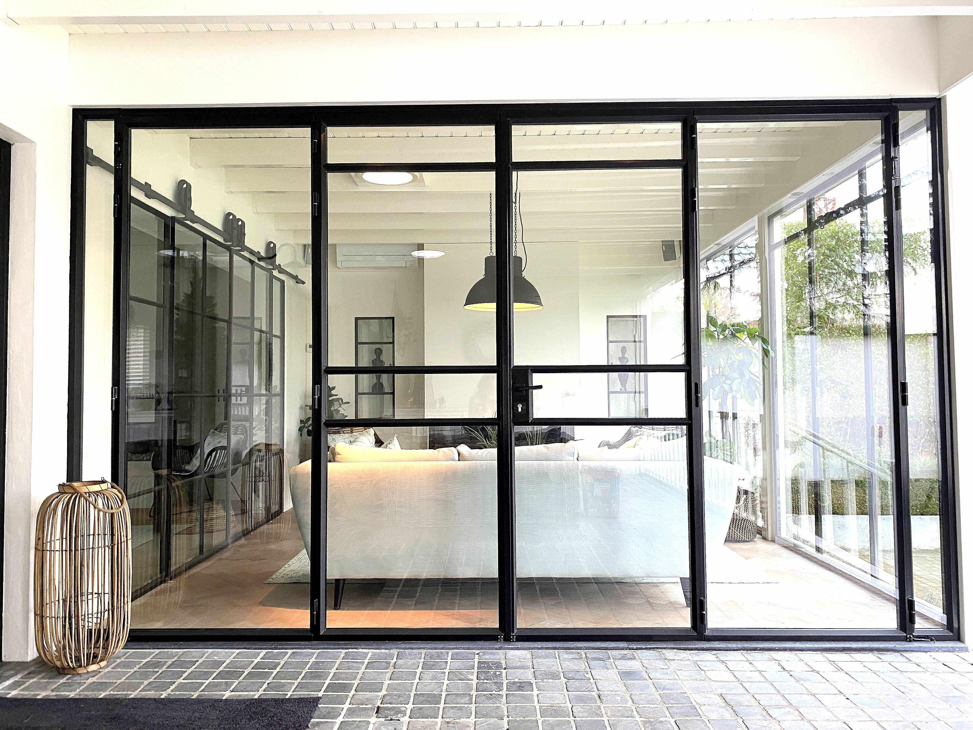 Nieuwe stalen vouwdeuren in showroom-StalenDeurenHuys-alle,Showroom-Nieuwe stalen vouwdeuren in showroom-OBLY