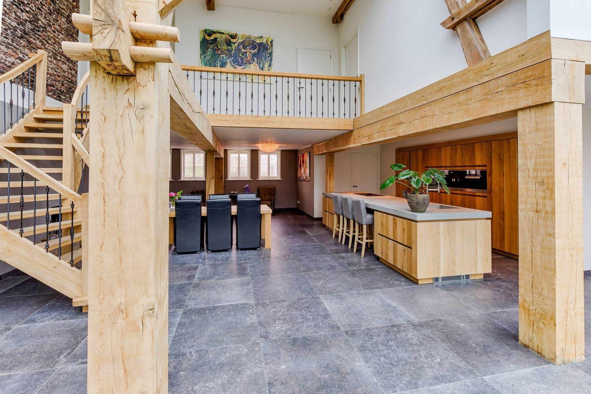 Op maat gemaakte keuken in woonboerderij-Van Der Cruijsen Interieurbouw-alle,exclusieve interieurinrichting,karakteristieke boerderij keuken,Keuken,landelijke keuken inspiratie,luxe woonkeuken op maat,maatwerk keuken woonboerderij,massief eiken keuken,moderne keuken met houten balken,robuuste houten keuken-Op maat gemaakte keuken in woonboerderij -OBLY