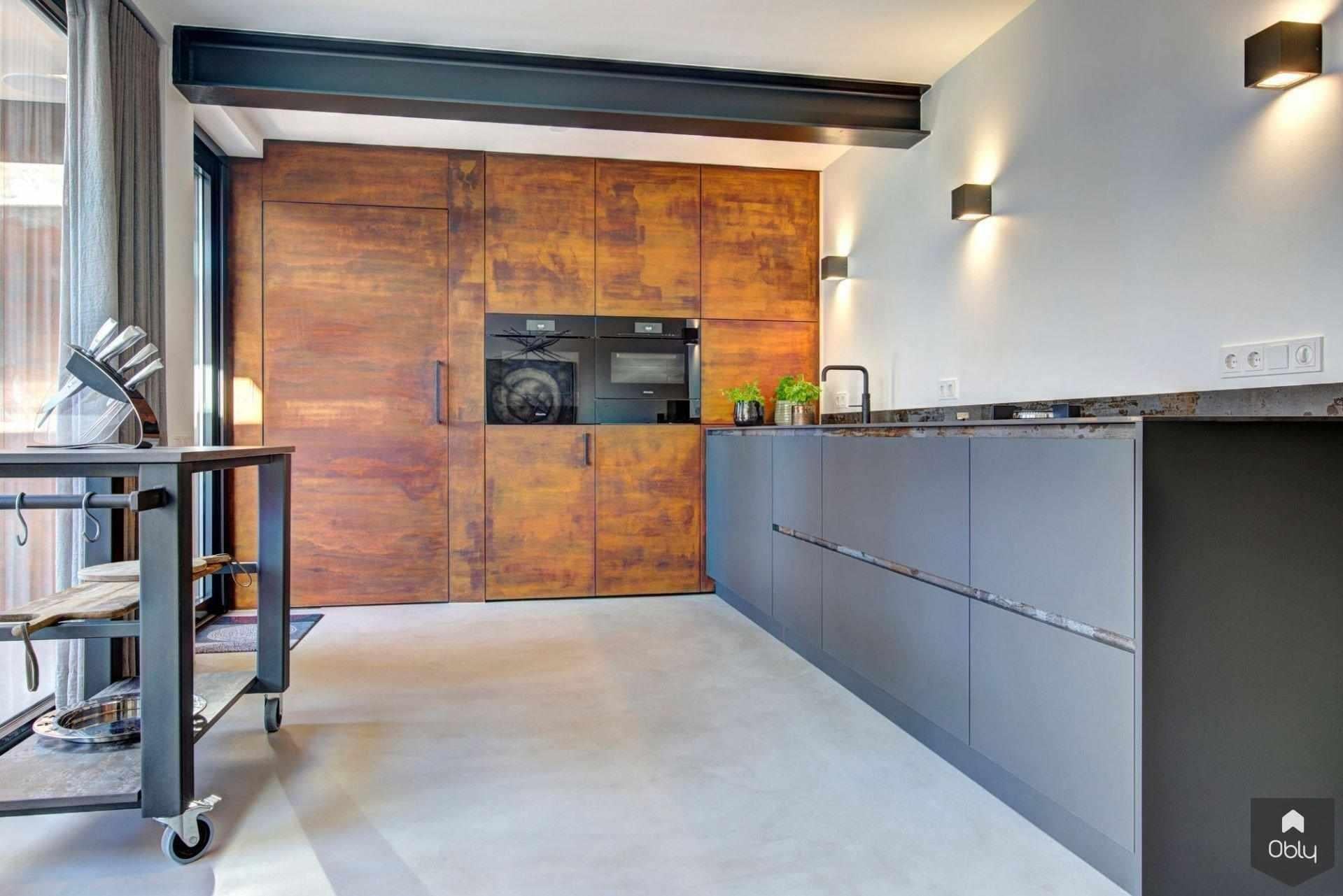 Overkapping en keukenontwerp-Kim&Co.-alle,Keuken,keukenontwerp,luxe buitenruimte,moderne aanbouw,moderne leefkeuken,overkapping met keuken,strak interieur-OBLY