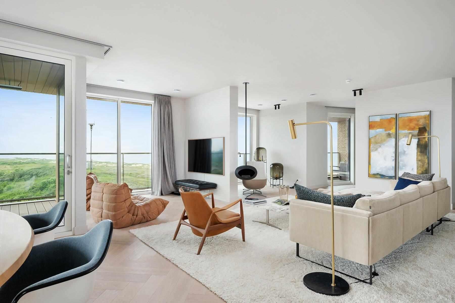 Penthouse eiken visgraat-The Woodstore-lichte woonkamer,moderne woonkamer,woonkamer,woonkamer met grote ramen,woonkamer met uitzicht,woonkamer met visgraat vloer-OBLY