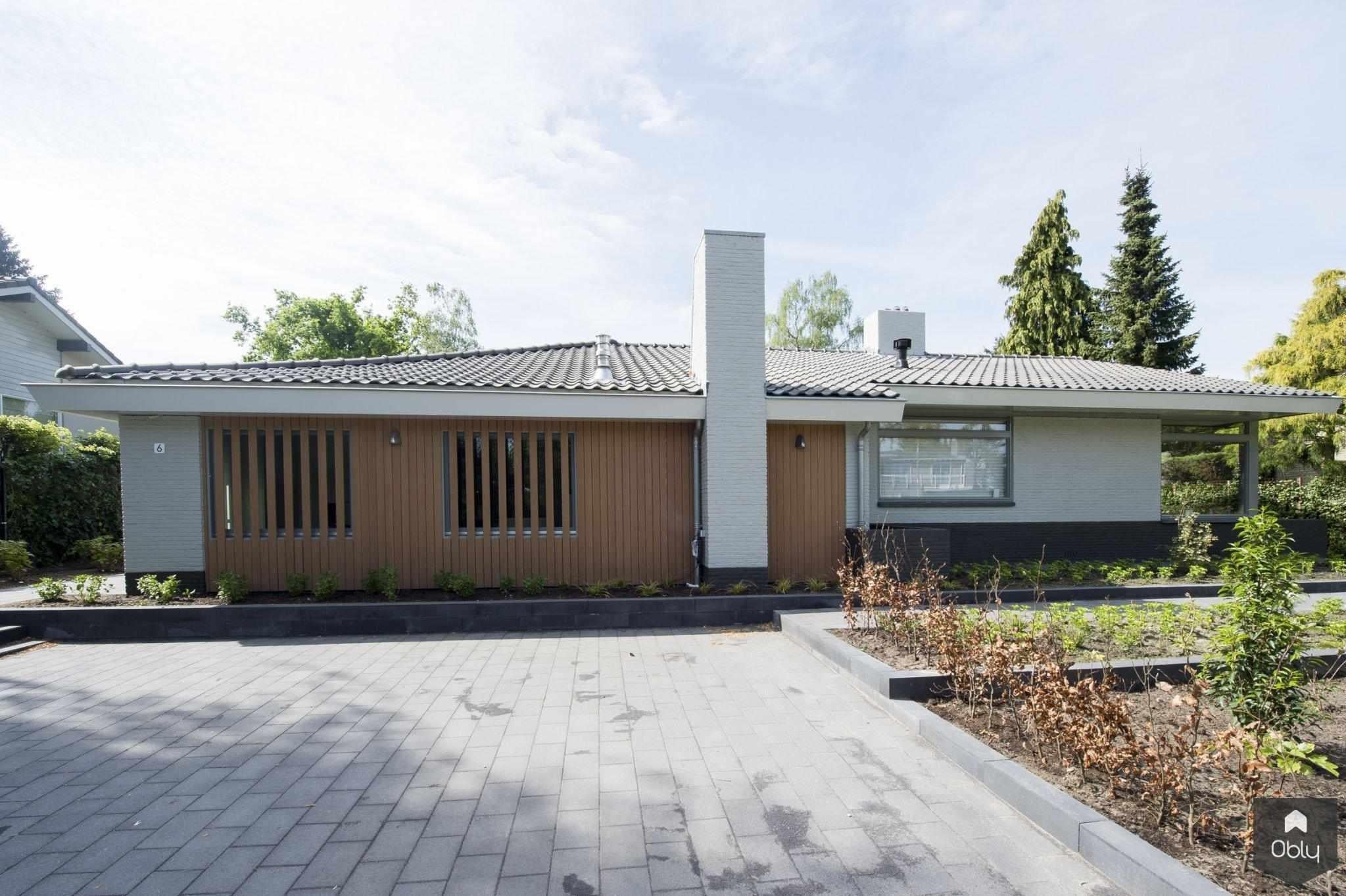 Renovatie jaren 70 villa-KOBALTBLAUW Architectuur & Interieurontwerp-alle,cedar gevelbekleding,Exterieur vrijstaand,gevelrenovatie,jaren 70 woning,Keuken,moderne villa,villa renovatie,woonkeuken-OBLY