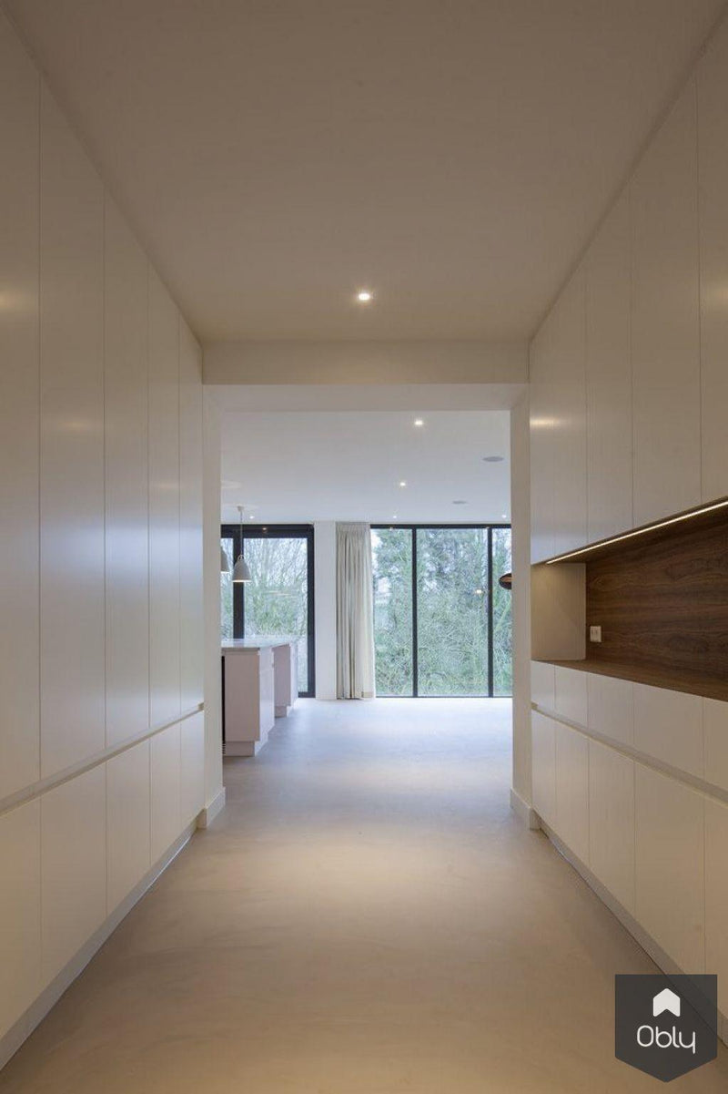 Ronde gebogen trap in villa-Groeneveld & Poirot Interieurbouw-alle,Woonkamer-OBLY