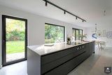 Scandinavisch interieur met lichte leefkeuken en open woonruimte-Dosis Keuken & Interieur-alle,design interieur,Keuken,lichte keuken,minimalistisch wonen,moderne leefkeuken,moderne villa,open woonruimte,rustige woonstijl,scandinavisch interieur-Scandinavisch interieur met lichte leefkeuken | Dosis-OBLY