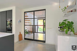 Scandinavisch interieur met lichte leefkeuken en open woonruimte-Dosis Keuken & Interieur-alle,design interieur,Keuken,lichte keuken,minimalistisch wonen,moderne leefkeuken,moderne villa,open woonruimte,rustige woonstijl,scandinavisch interieur-Scandinavisch interieur met lichte leefkeuken | Dosis-OBLY