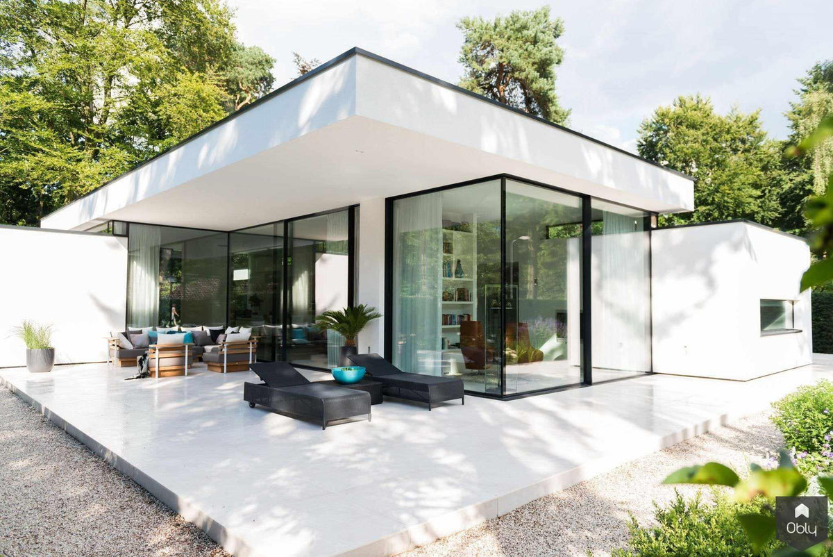 Schuifwand nieuwbouwwoning-Solarlux Nederland BV-Aanbouw,alle,aluminium schuifwand,binnen buiten verbinding,glazen schuifwand,grote glaspartijen,luxe woning,minimalistische woning,moderne architectuur,moderne villa,schuifpui naar tuin,veel daglicht interieur-OBLY