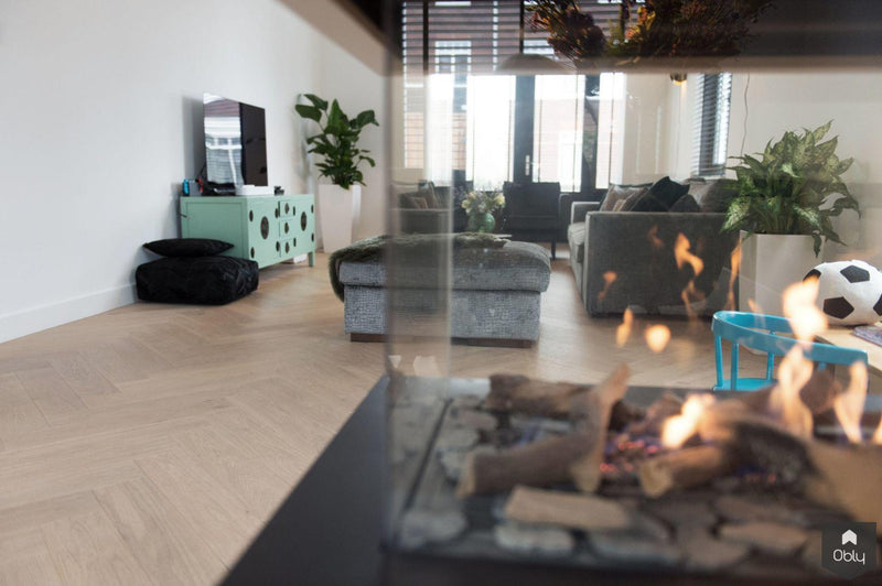 Serene visgraatvloer in nieuwbouwwoning-The Woodstore-alle,Woonkamer-OBLY