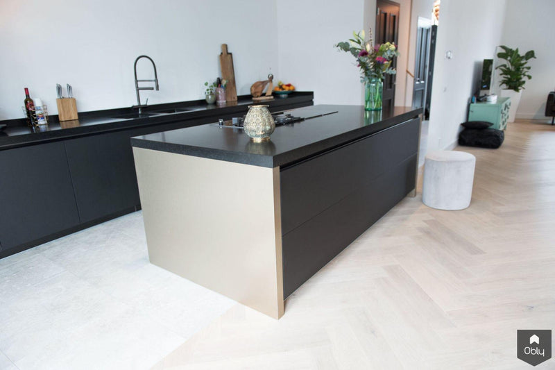 Serene visgraatvloer in nieuwbouwwoning-The Woodstore-alle,Woonkamer-OBLY