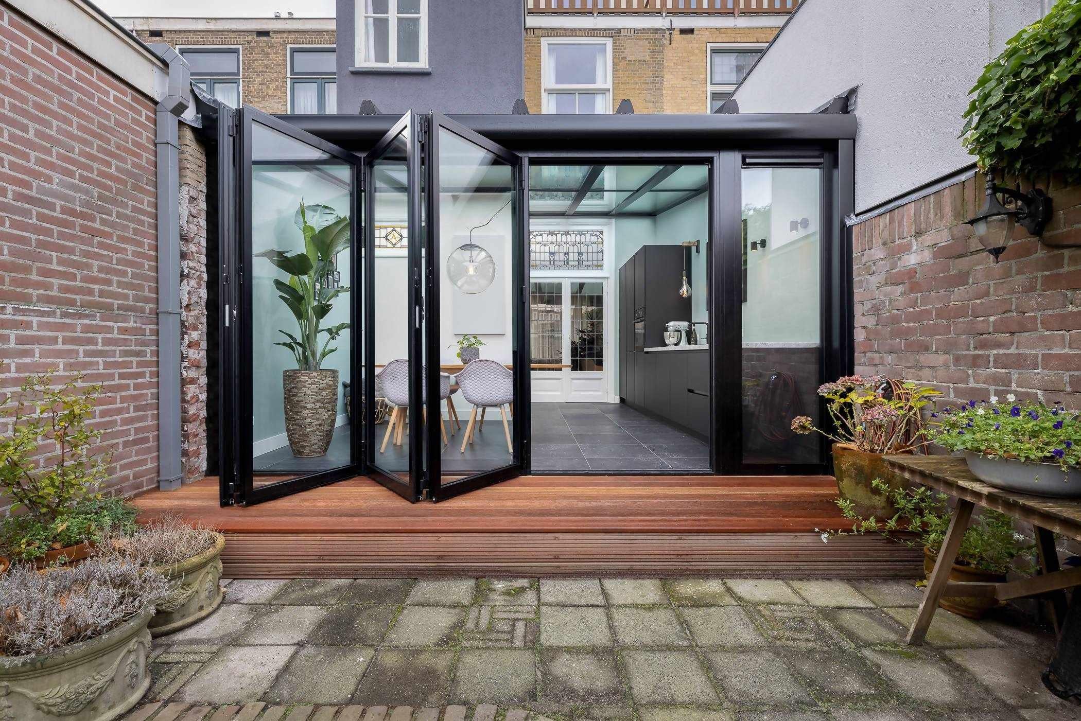 Serre jaren 30 woning-Busscher Serrebouw-aanbouw,glazen uitbouw,serre aanbouw,serre jaren 30 woning,serre met lichtstraat,tuinkamer aanbouw,tuinkamer aanbouwserre aanbouw-Moderne serre jaren 30 woning -OBLY