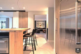 Sfeervol interieur met open leefkeuken en warme woonstijl-Dosis Keuken & Interieur-alle,design interieur,Keuken,leefkeuken,luxe villa,modern interieur,open keuken,villa inrichting,warme woonstijl,wonen met karakter-Sfeervol interieur met open leefkeuken | Dosis-OBLY