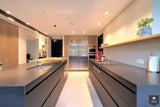 Sfeervol interieur met open leefkeuken en warme woonstijl-Dosis Keuken & Interieur-alle,design interieur,Keuken,leefkeuken,luxe villa,modern interieur,open keuken,villa inrichting,warme woonstijl,wonen met karakter-Sfeervol interieur met open leefkeuken | Dosis-OBLY