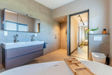 Slaapkamer met walk-in-closet en badkamer-en-suite-Huisvanbinnen-badkamer en suite,inloopdouche onder trap,luxe slaapkamer,maatwerk kledingkast,sfeervolle badkamer,slaapkamer,slaapkamer en suite,walk in closet inspiratie-Slaapkamer met walk-in-closet en badkamer-en-suite-OBLY