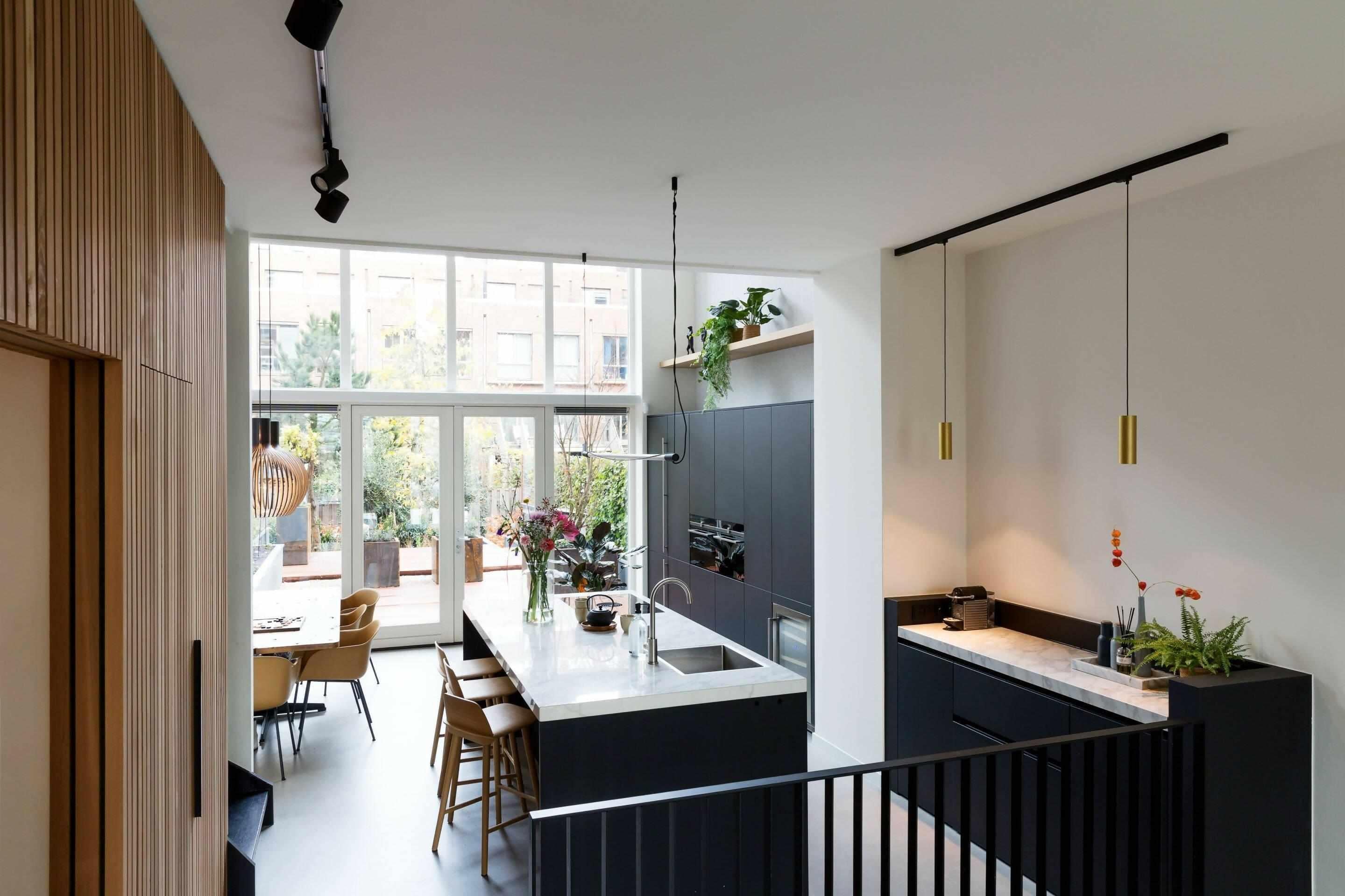 Spectaculaire splitlevel woning-BNLA architecten-moderne architectuur,open interieur,splitlevel woning,woning renovatie,Woonkamer-OBLY