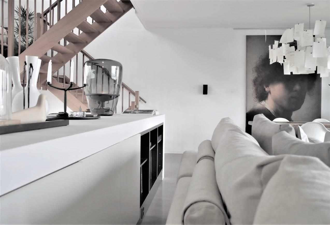Split level woning aan het water-INGE VAN POPPEL INTERIEURARCHITECTUUR-Woonkamer-OBLY