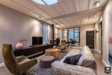 Stijlvolle jaren ’30 woning met stalen deuren en moderne haard-Kroekenstoel Excellence Design-alle,jaren 30 woning,luxe woonkamer,moderne haard,stalen deuren,stijlvolle leefruimte,tijdloos interieur,warm interieur,Woonkamer-Jaren ’30 woning met stalen deuren en haard | Kroekenstoel-OBLY