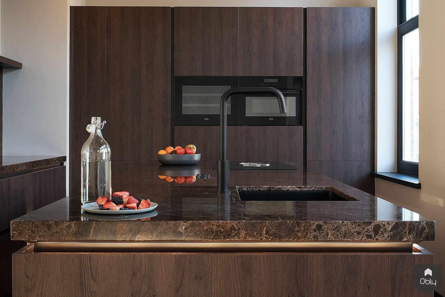 Stoere designkeuken met donker marmer-Kitchenstudio-alle,Keuken-OBLY