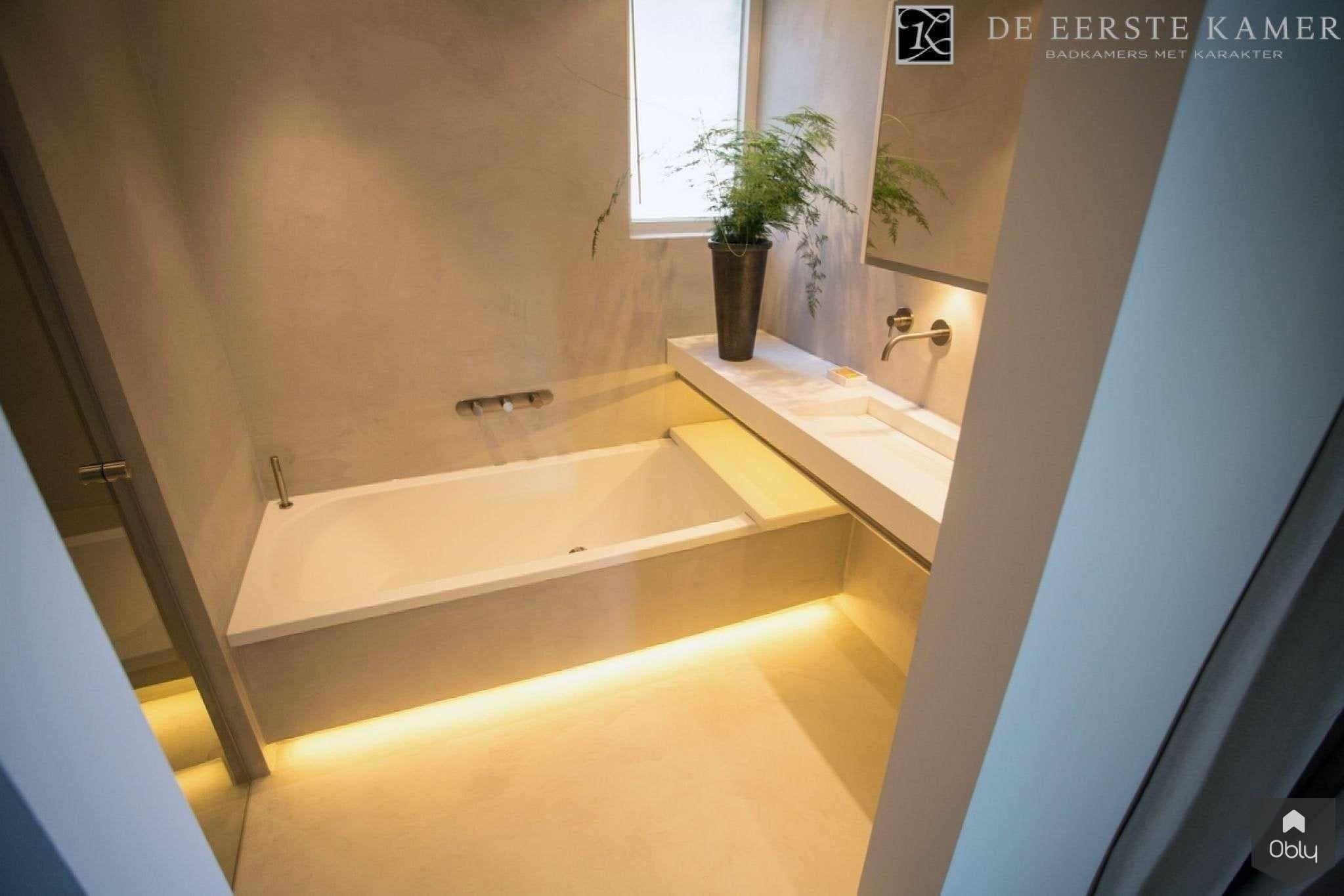 Stomen in een wellness badkamer-De Eerste Kamer-alle,badkamer met ligbad en douche,badkamer met sfeerverlichting,badkamer met stoomdouche,badkamer met zwevend meubel,luxe spa badkamer,moderne wellness ruimte,ontspanning in huis,stoomcabine badkamer,Wellness,wellness badkamer thuis-OBLY