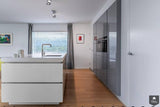 Strak Corian werkblad met verlijmde stollenwand-Cora Techniek-alle,Keuken-Strak Corian werkblad met verlijmde stollenwand | OBLY.com-OBLY