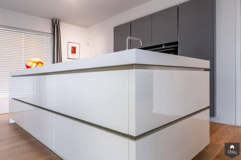 Strak Corian werkblad met verlijmde stollenwand-Cora Techniek-alle,Keuken-Strak Corian werkblad met verlijmde stollenwand | OBLY.com-OBLY