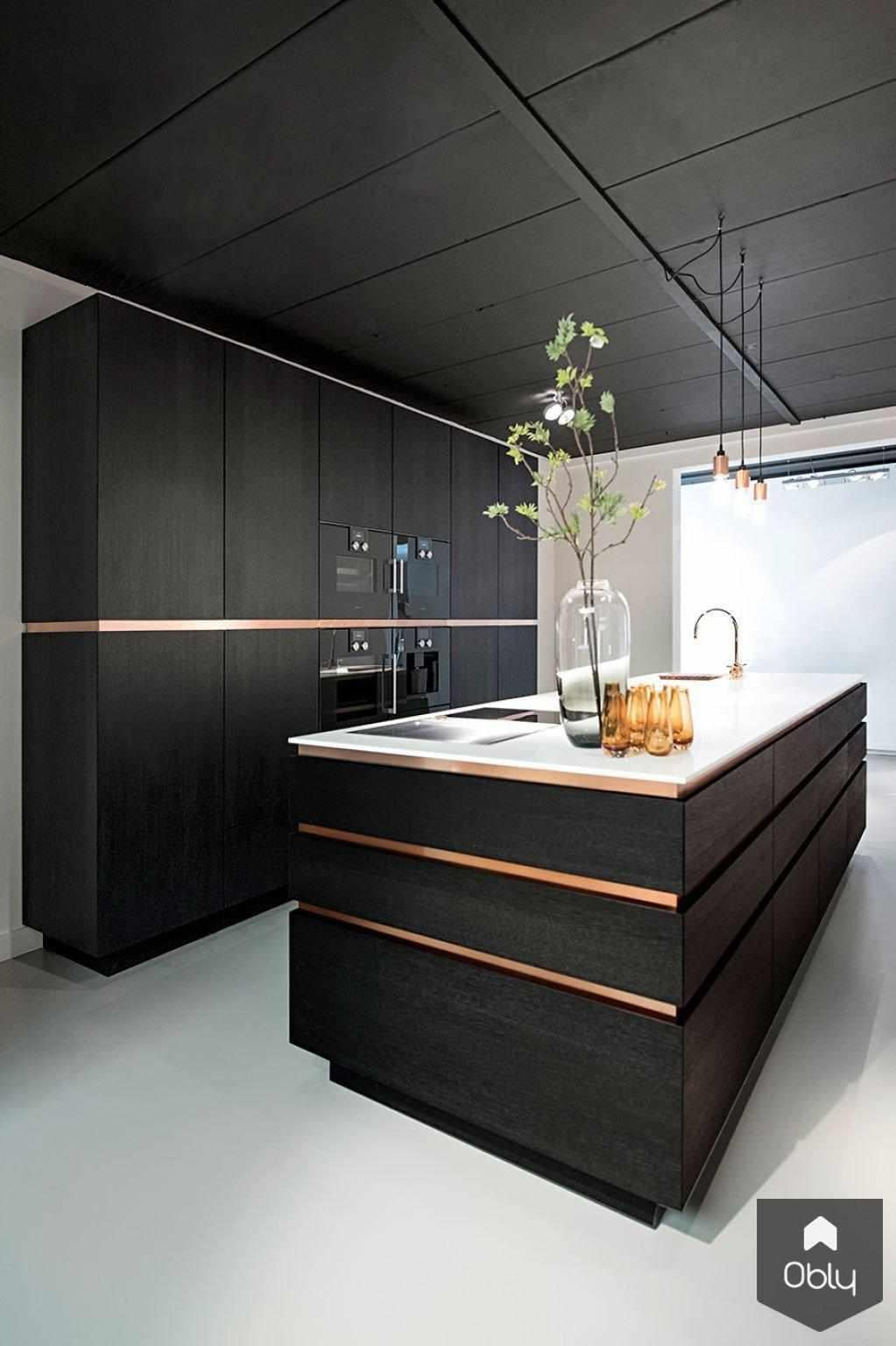 Strak HI-MACS werkblad met maatwerk spoelbak-Cora Techniek-alle,design keuken,HI-MACS keuken,HI-MACS werkblad,Keuken,leefkeuken,luxe keuken,maatwerk spoelbak,minimalistische keuken,moderne keuken,strak werkblad,zwarte keuken-OBLY