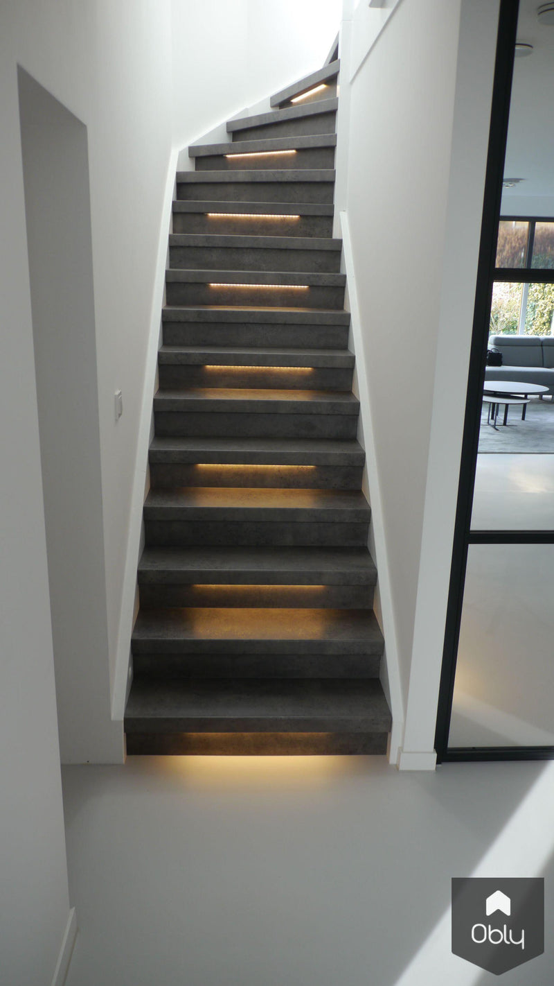Strakke gietvloer in moderne woning-MC Gietvloeren-alle,Woonkamer-OBLY